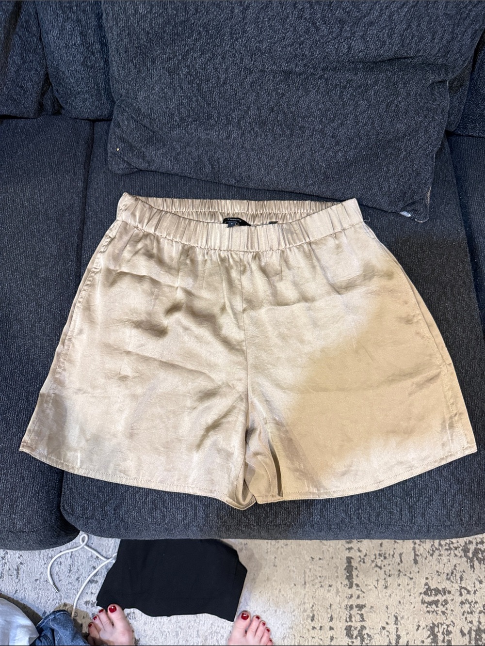 Theory Cream Elastic-Waist Linen Blend Bermuda Shorts